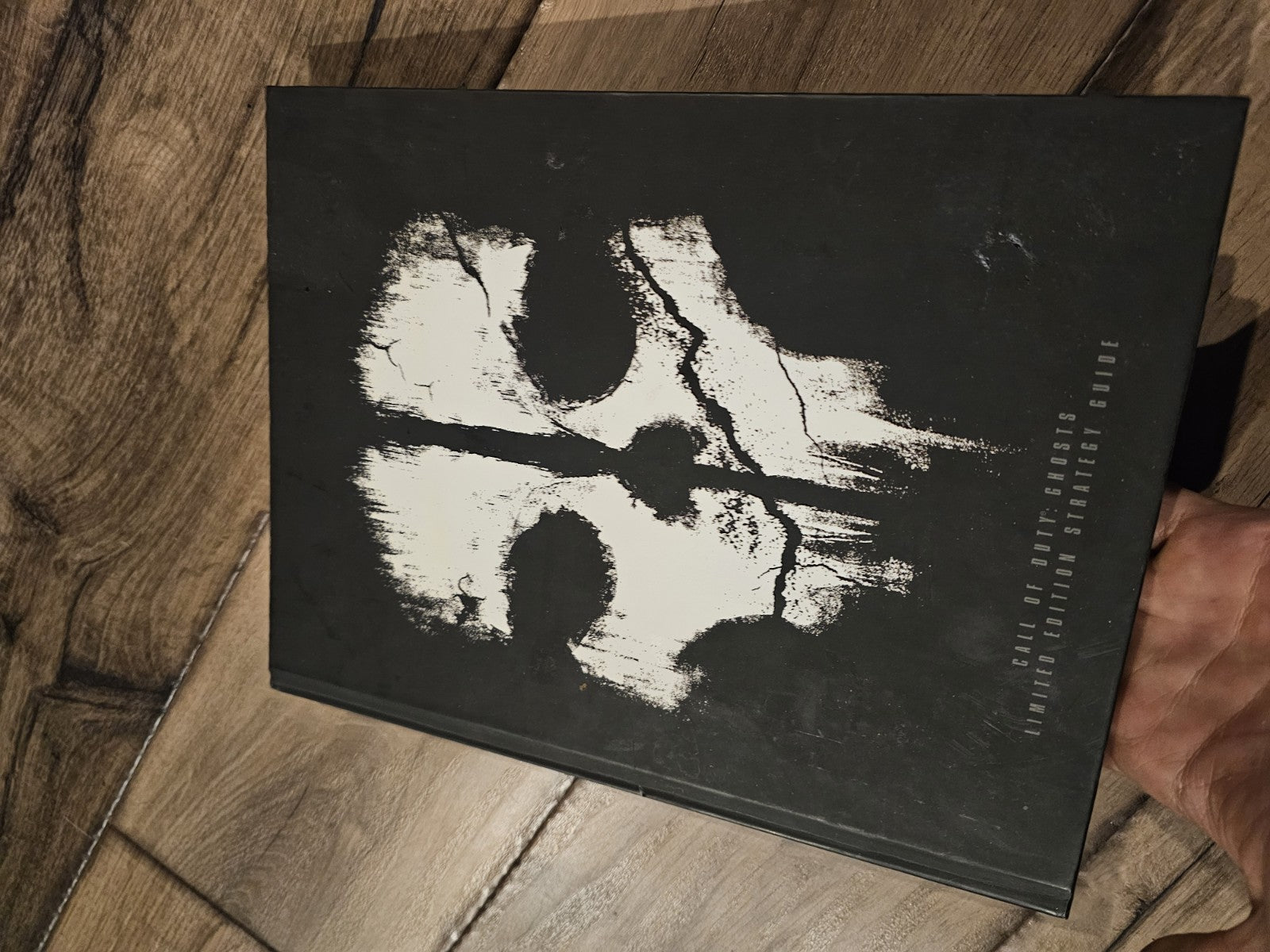 Call of Duty Ghosts Limited Edition Strategy Guide Hardcover Book