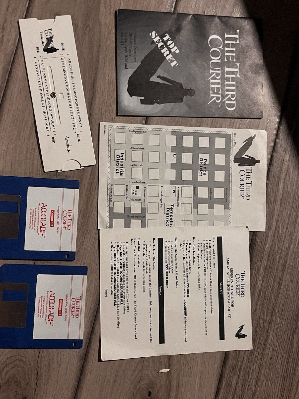 Accolade: The Third Courier (Commodore Amiga, 1989) DISKS + MANUALS ONLY