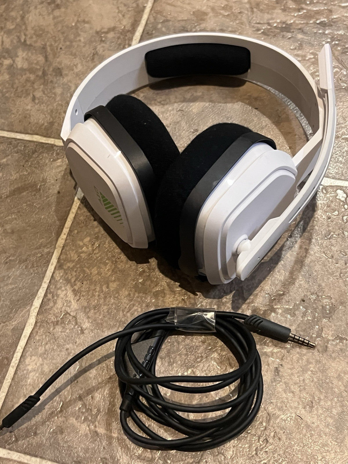 ASTRO A10 Wired Stereo Gaming Headset for Xbox PC Mac PlayStation Mobile White