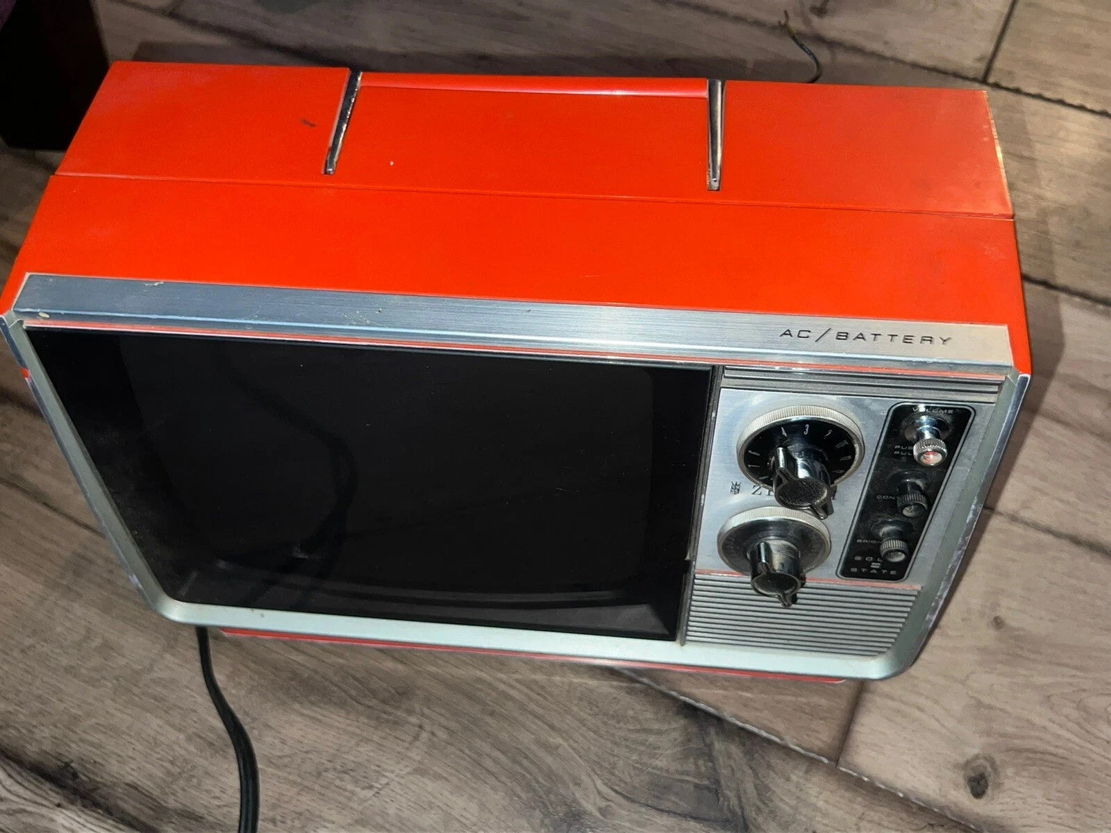 Vintage Zenith TV in Red Model F1150V Solid State Portable Television WORKS