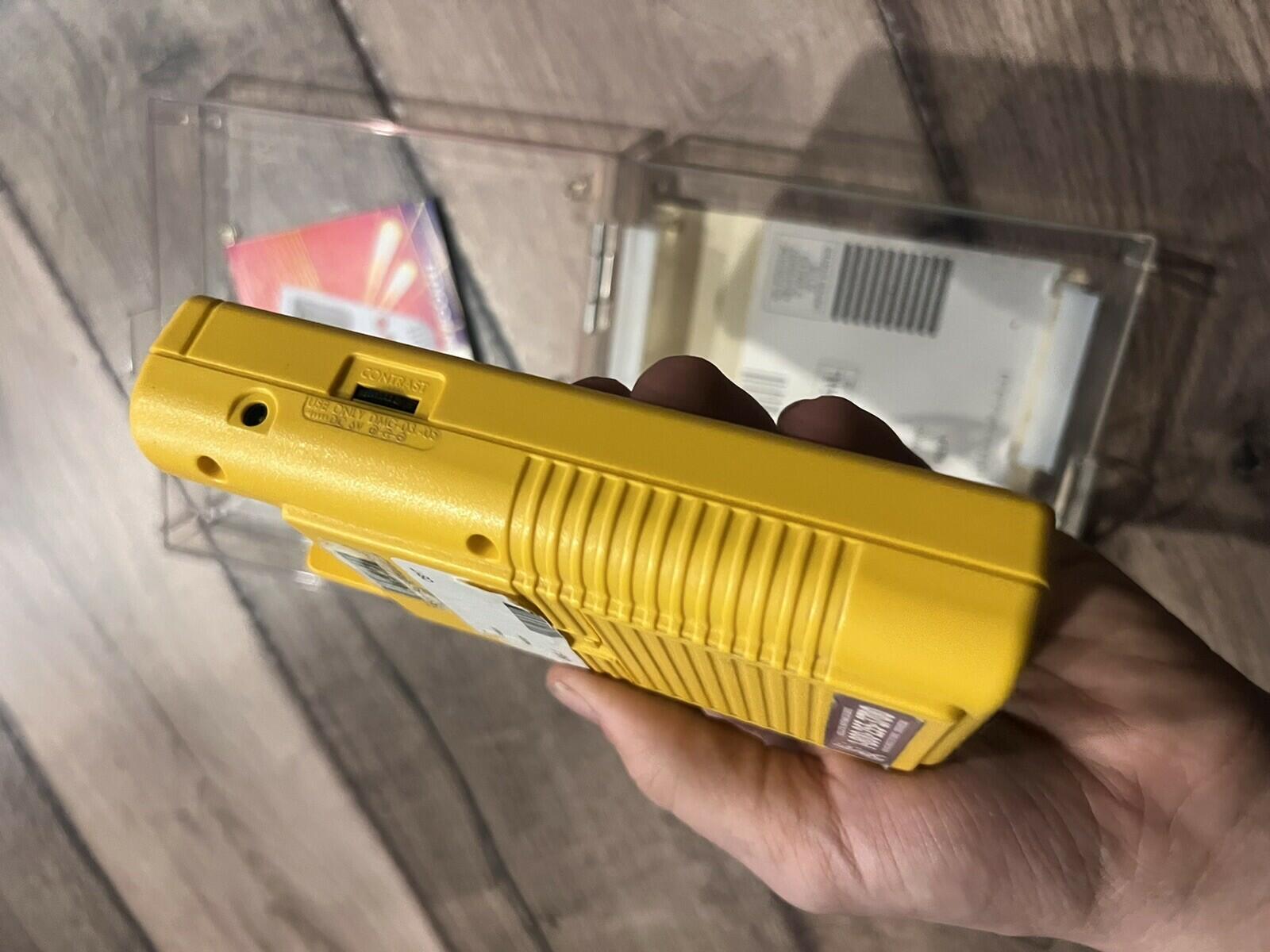 Yellow Play it Loud Original Game Boy DMG-01 Complete in Box CIB Case Brick