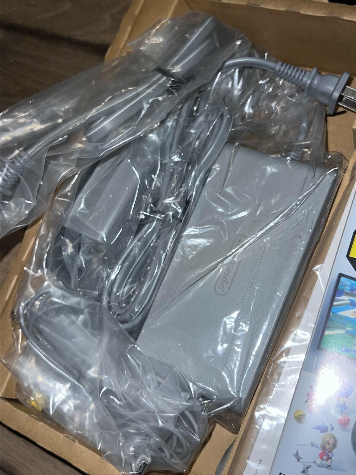 Nintendo Wii U Super Mario 3D World Deluxe Set 32GB Black Console Brand New