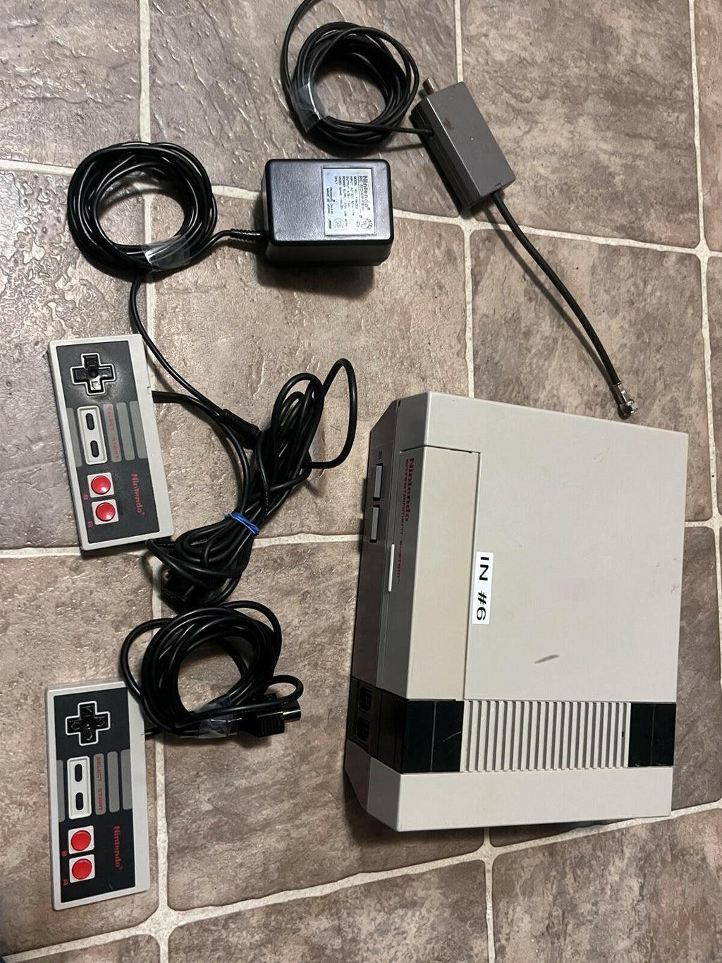 Nintendo NES Console NES-001 Working & TESTED ! Bundle With Two Controllers