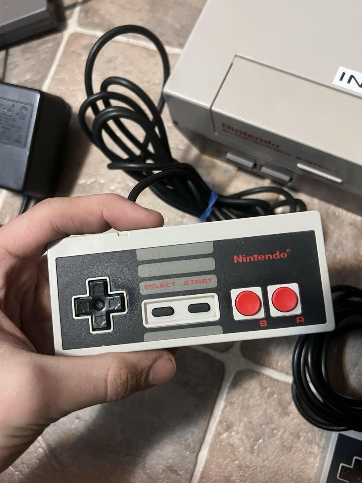 Nintendo NES Console NES-001 Working & TESTED ! Bundle With Two Controllers