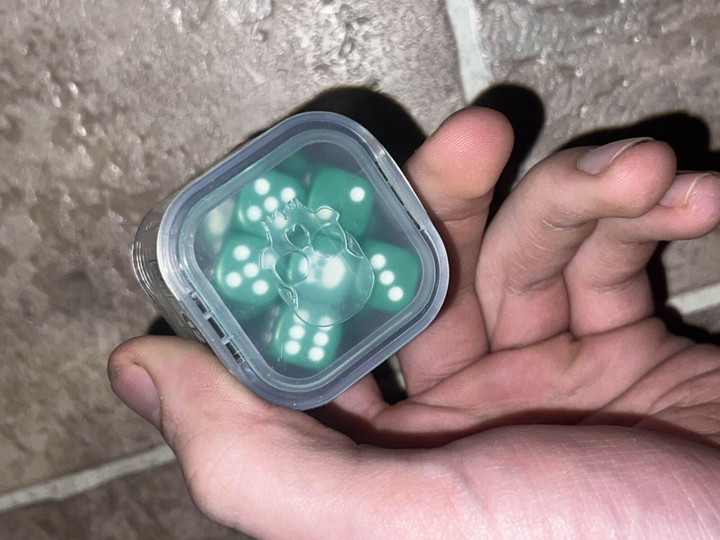 Warhammer 40,000 Age of Sigmar Dice Green BRAND NEW SEALED