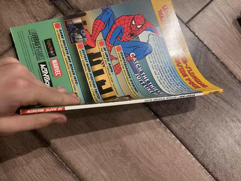 Spider-Man Official Strategy Guide Marvel Bradygames Activision PS1 2000