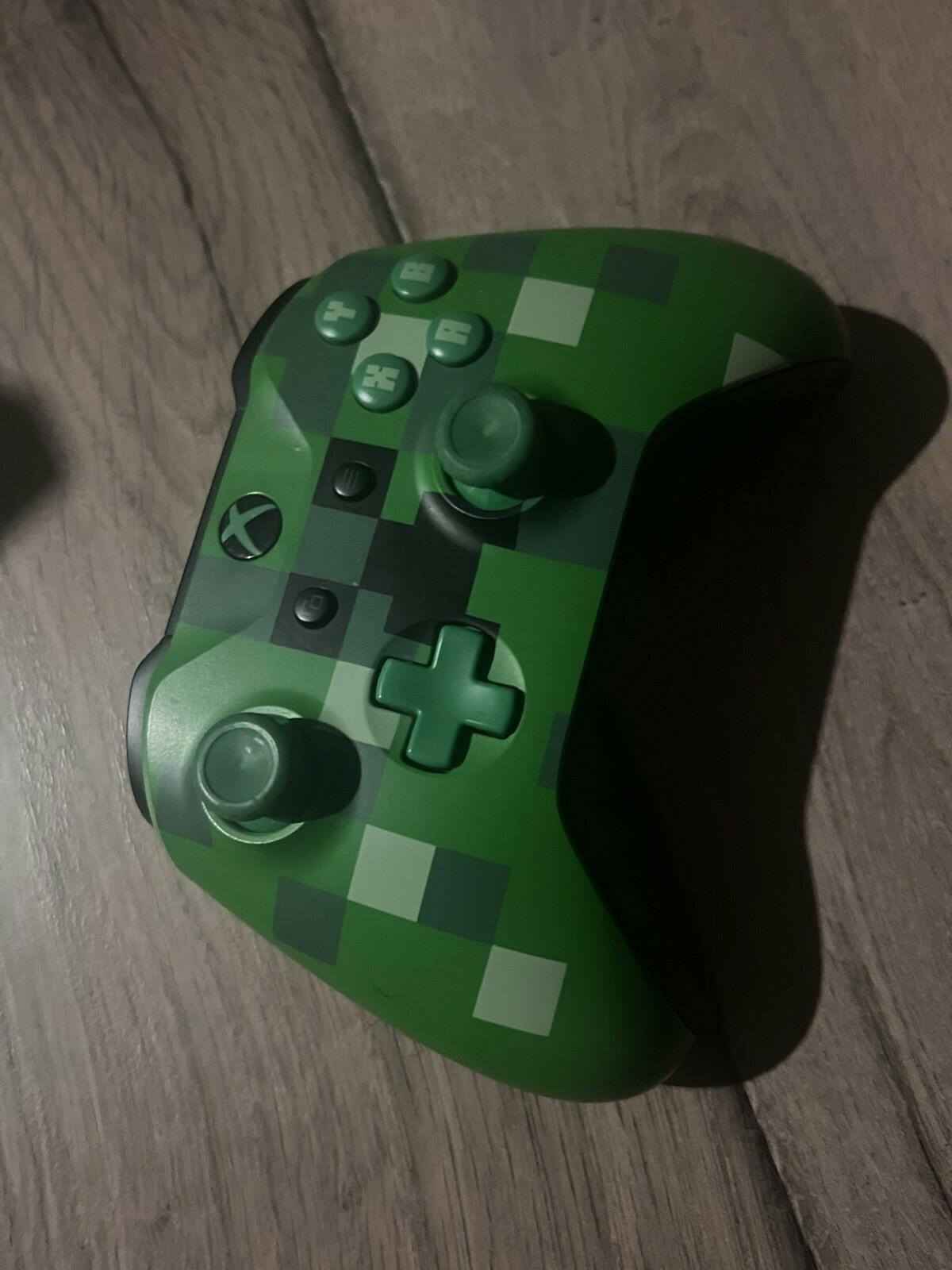 Xbox Minecraft Creeper Controller NO BATTERY COVER