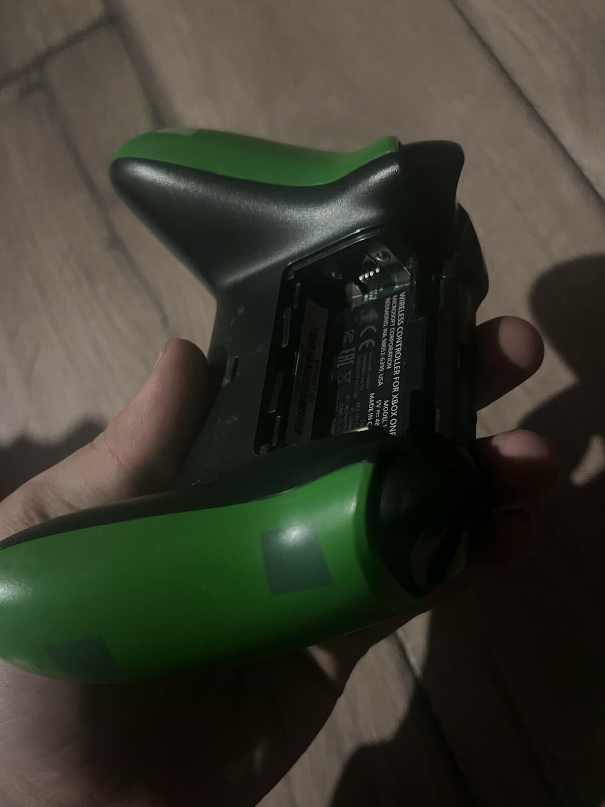 Xbox Minecraft Creeper Controller NO BATTERY COVER