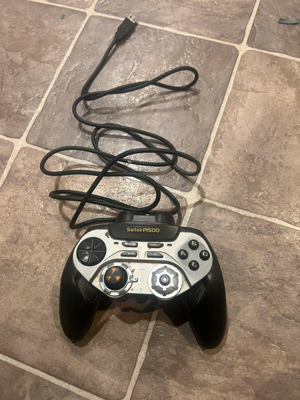 Saitek P1500 USB Analog/Digital Rumble Pad for the PC