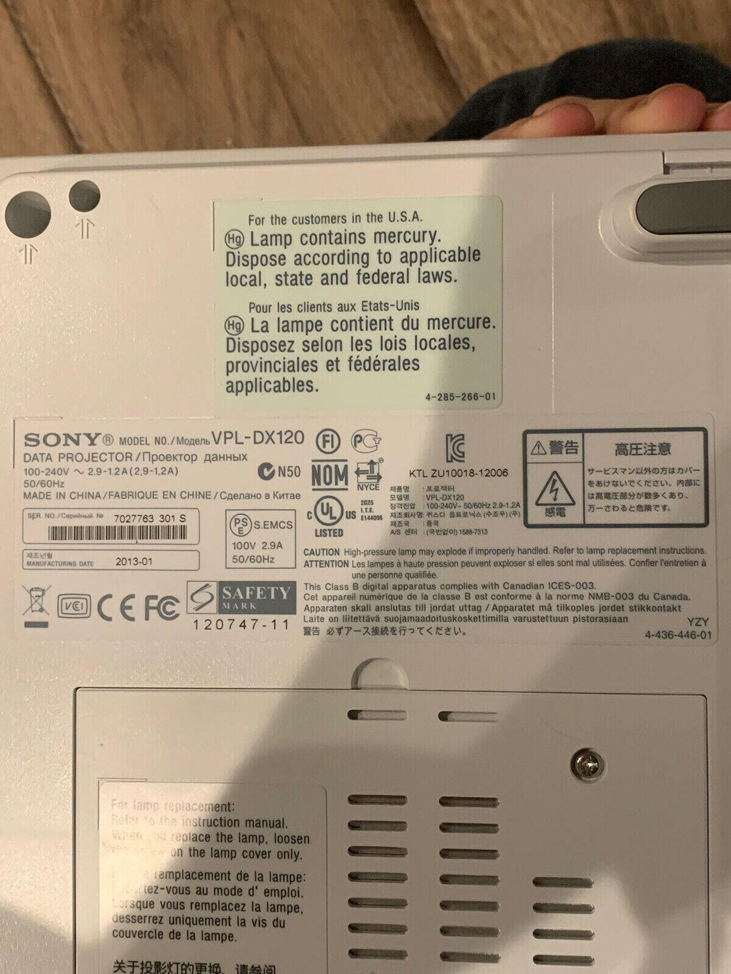 SONY VPL-DX120 Projector 2600 ANSI 4:3 XGA (1024x768) 5Hours Of Use