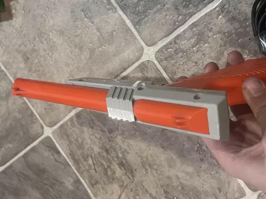 Original 1985 Nintendo NES Zapper Duck Hunt Gun NES-005 Orange Very Nice