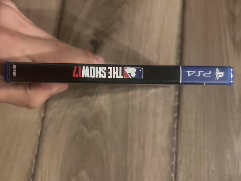 MLB The Show 17 (Sony Playstation 5, 2017) CIB