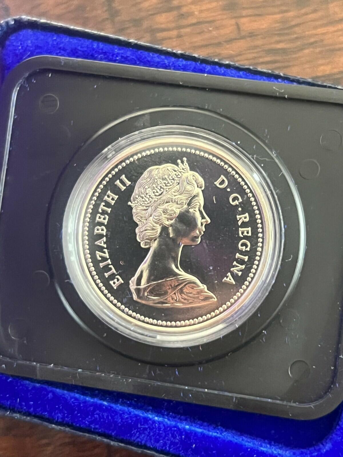 1974 Canada $1 Coin Nickel Dollar Winnipeg 1874-1974 (With RCM Box)