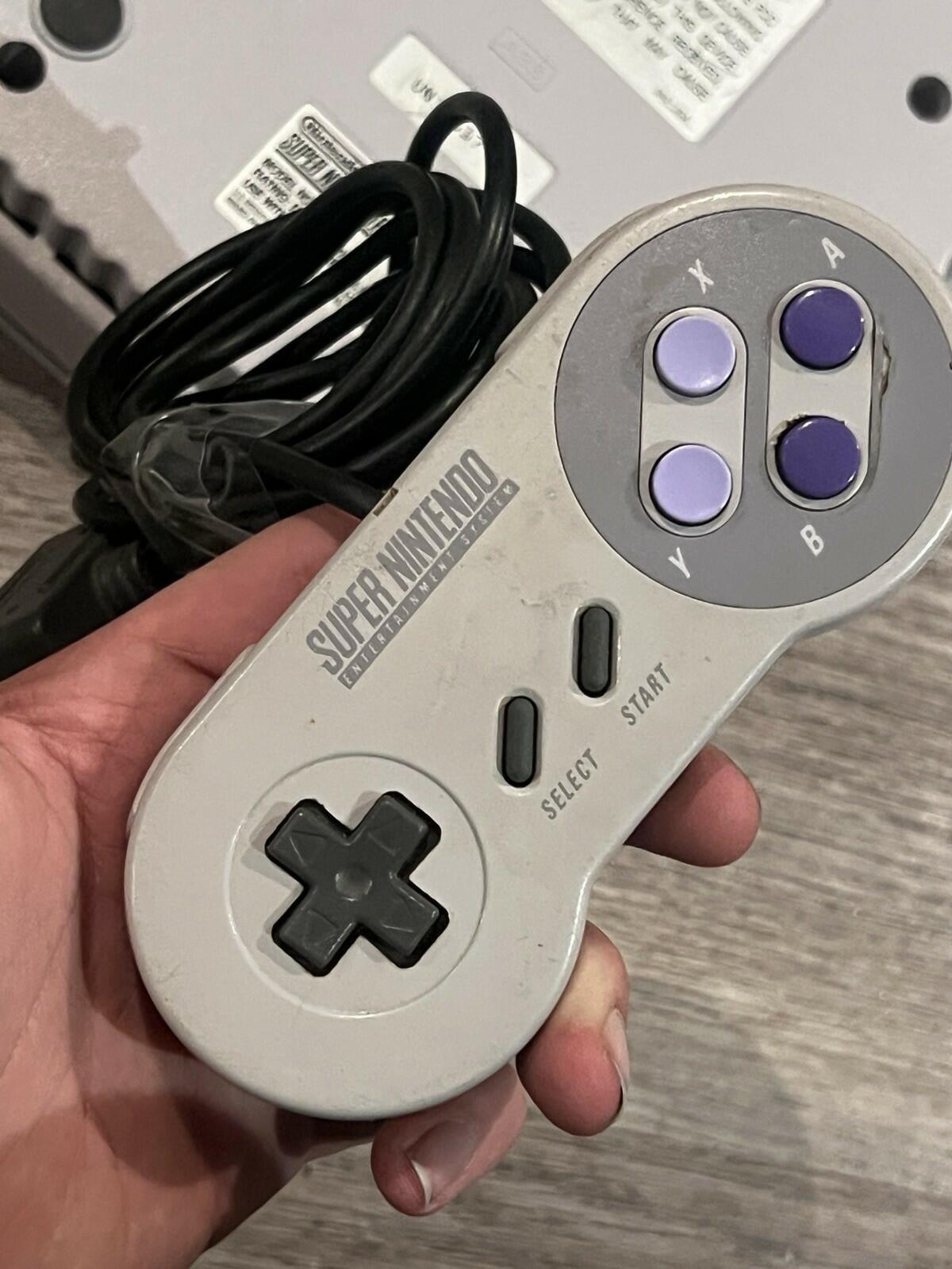 Super Nintendo (SNES) Console Bundle w/ Controller TESTED