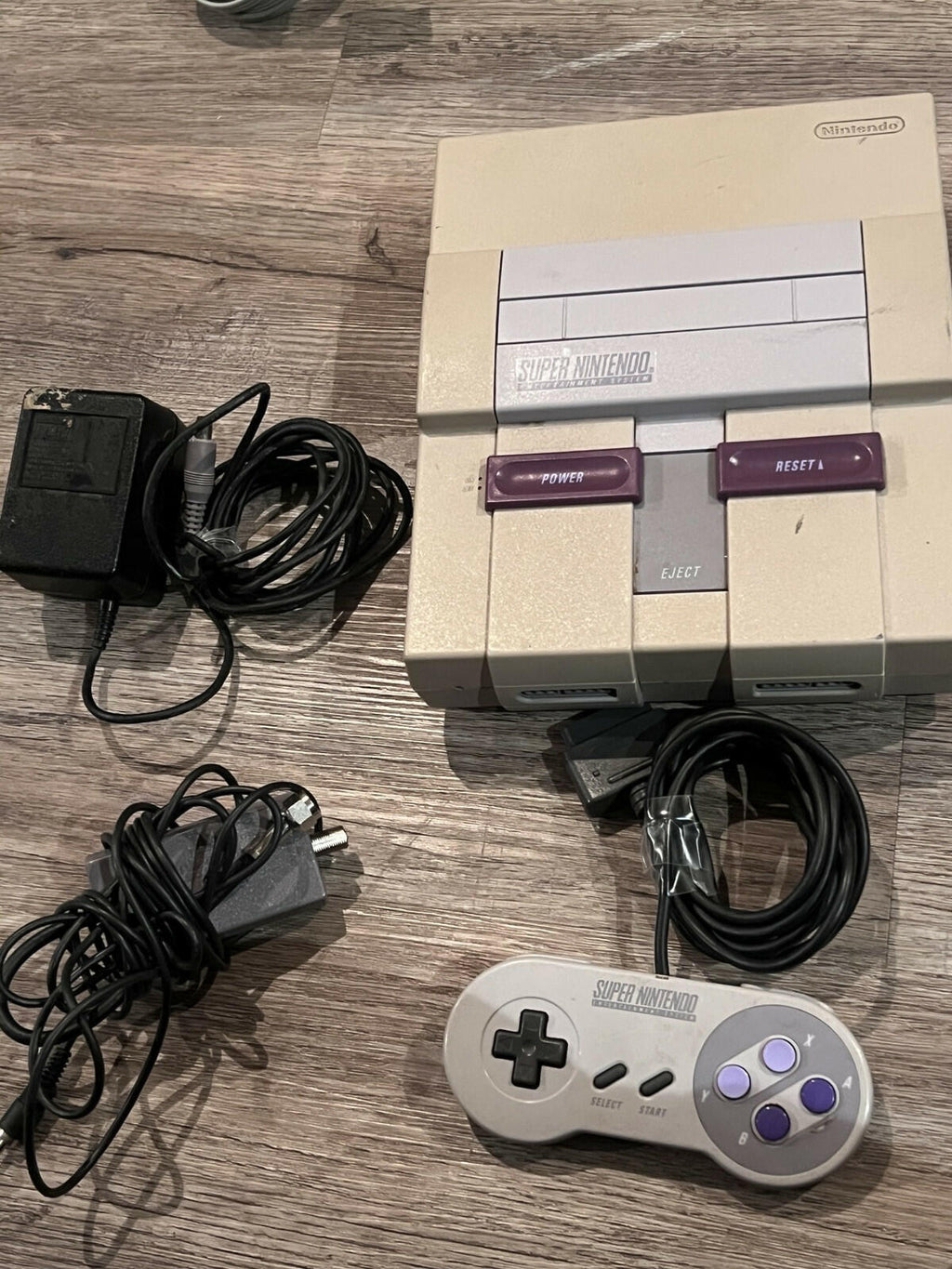 Super Nintendo (SNES) Console Bundle w/ Controller TESTED