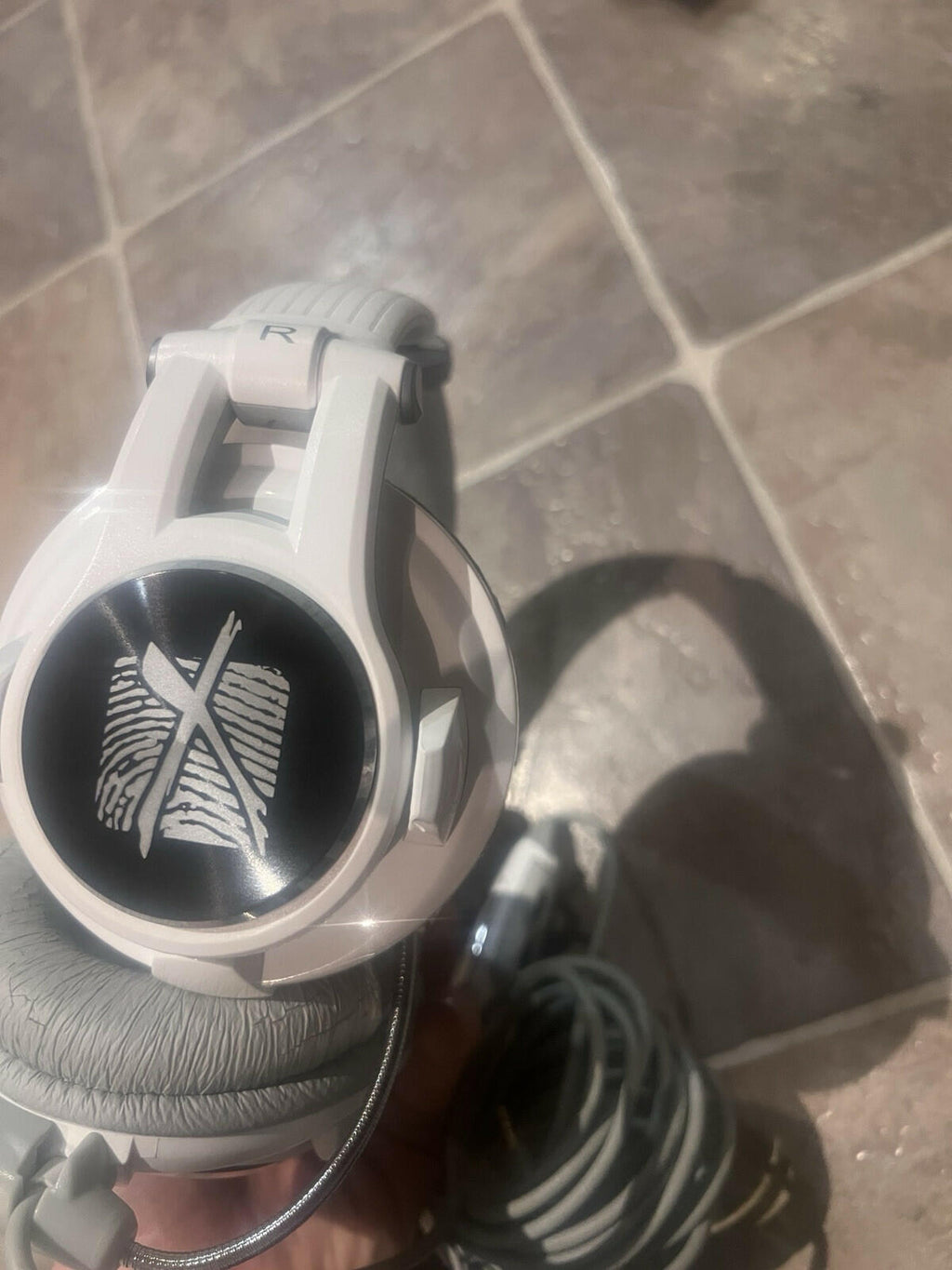 Headphones White Over Ear X Fingerprint Unknown Brand White