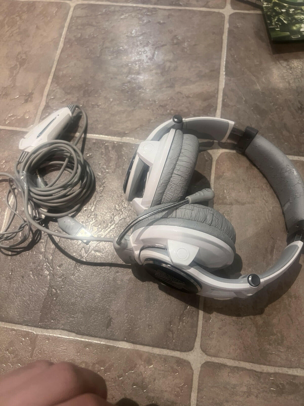 Headphones White Over Ear X Fingerprint Unknown Brand White