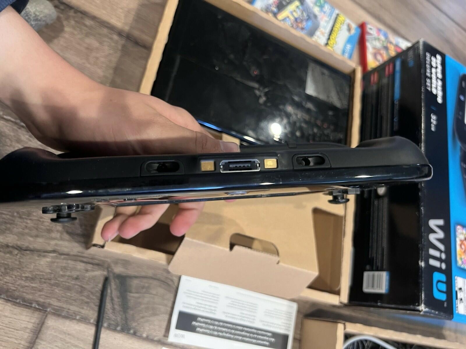 Nintendo Wii U 32 GB Super Mario 3D World Deluxe Set Console CIB 2 Games