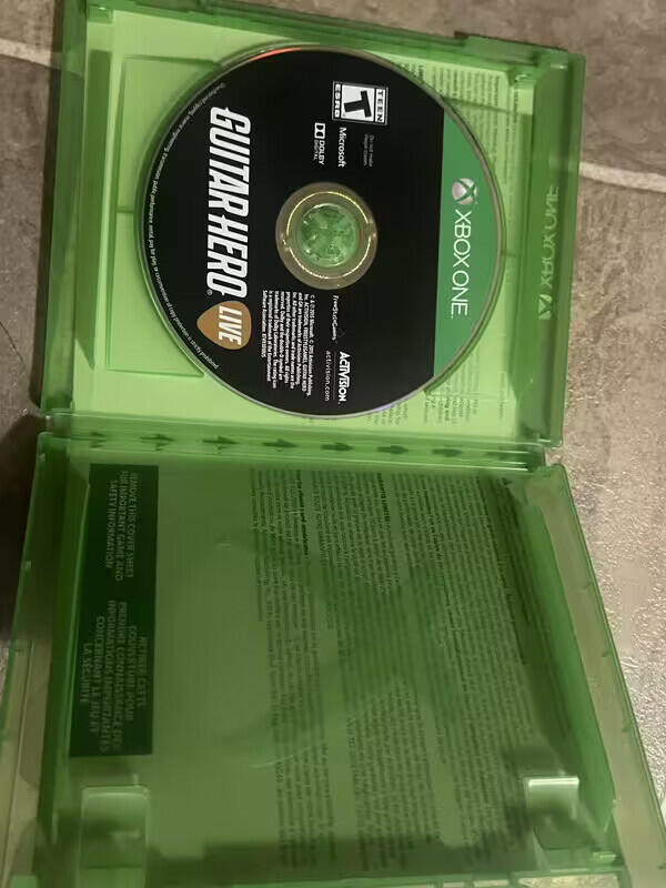 Guitar Hero Live (Microsoft Xbox One, 2015) CIB