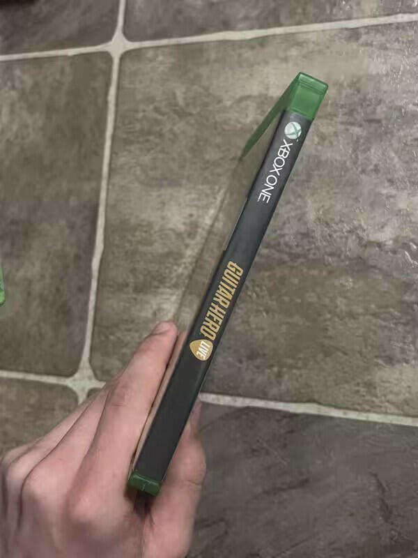 Guitar Hero Live (Microsoft Xbox One, 2015) CIB