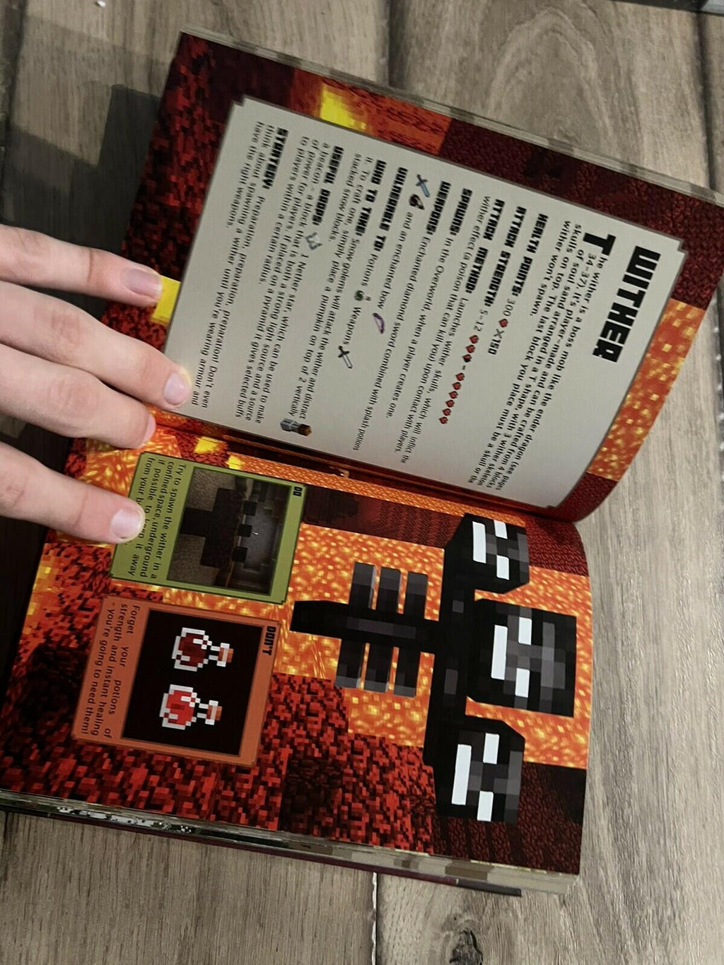 Minecraft Combat Handbook Mojang 2014 Hardover 9+