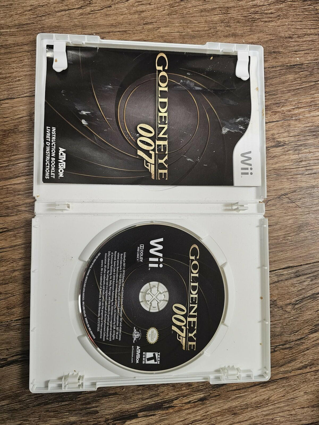 007 GoldenEye (Nintendo Wii, 2010) CIB COMPLETE